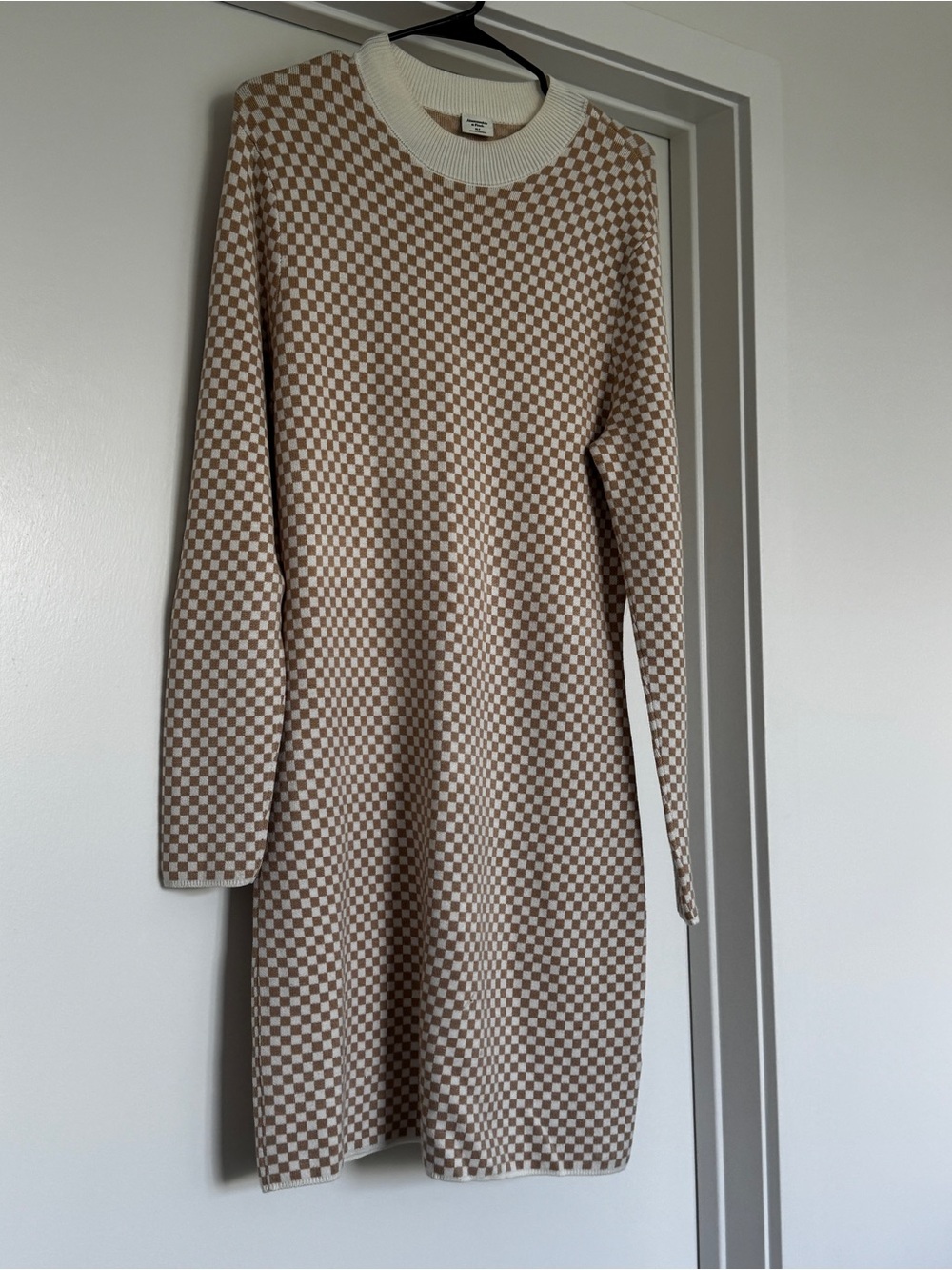 Abercrombie & Fitch Beige and Cream Checkered Long Sleeve Knit Dress